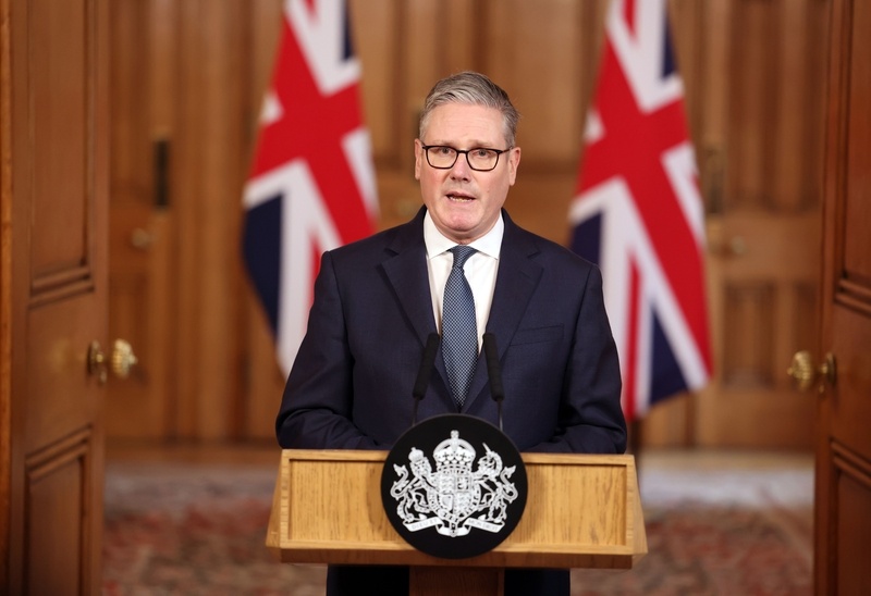 #英国称美国行动非法# 【拍了一年马屁，英国终于嘴硬了一下：美国非法】在花了一年