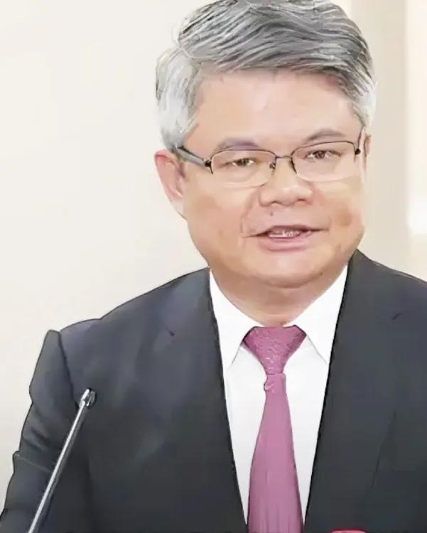 中纪委重拳出击，“打虎”路上不松懈；原中央银行副行长林景臻被查。
林景臻在银行工