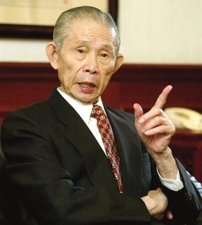 2008年，富商王永庆去世，子女惊讶地发现，父亲在瑞士银行竟有400亿存款。随后