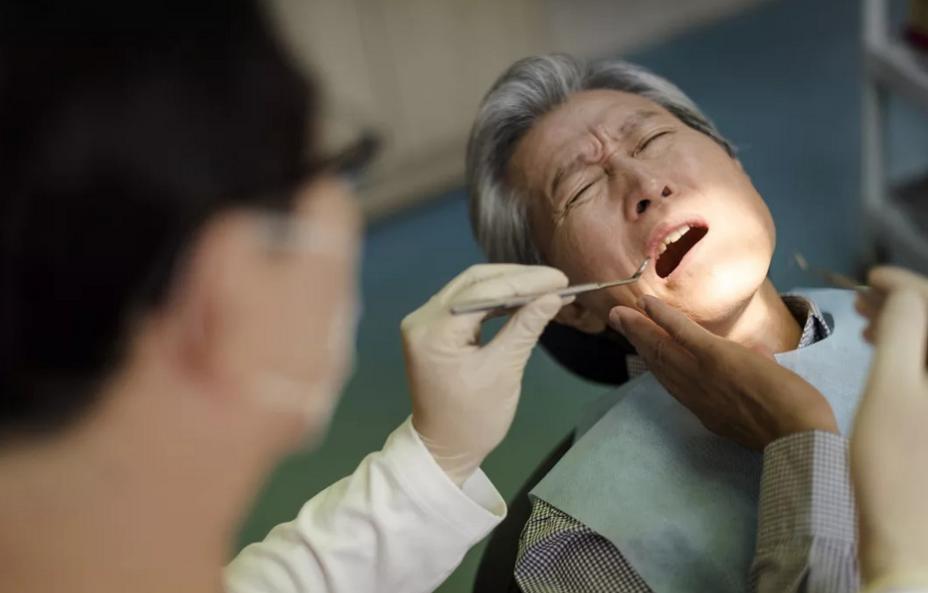 农村老辈常说 “牙疼不算病，疼起来要人命”，可很少有人知道，牙齿的小毛病可能是脑