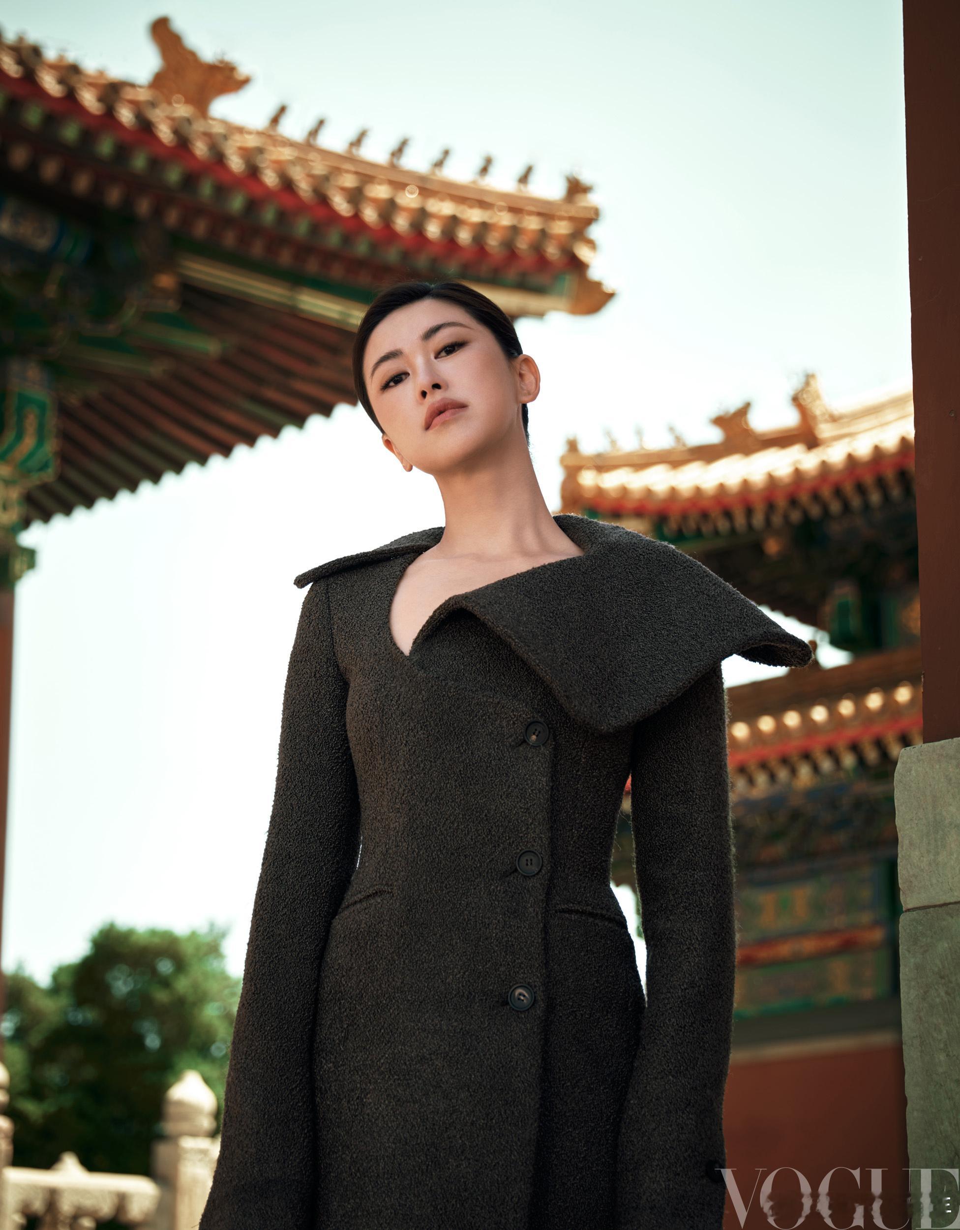 VOGUE拍出了朱珠北京大妞的局气 看了朱珠的VOGUE大片，我的心情瞬间被点燃