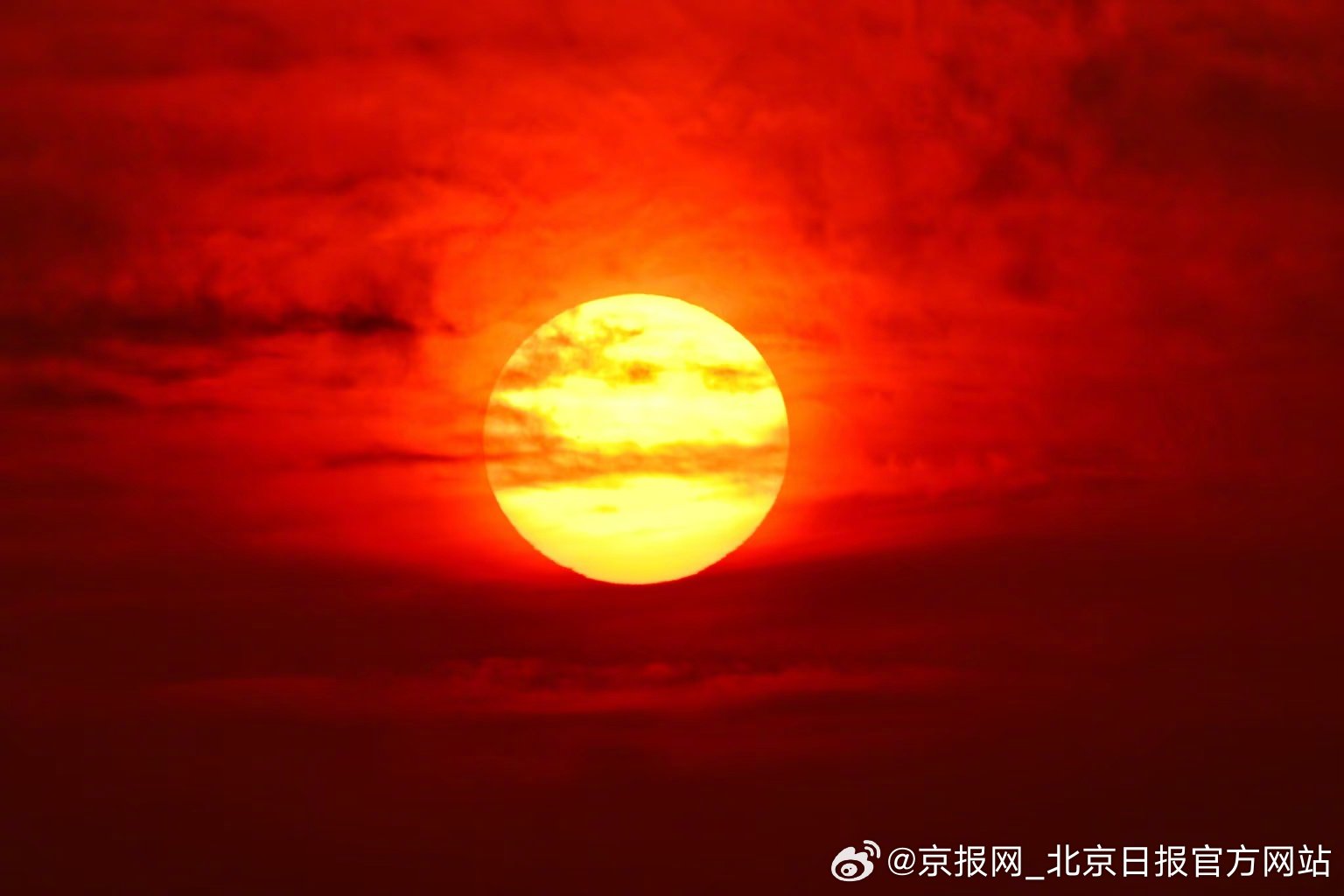 【#北京金色晚霞夯爆了#】#北京壮美夕阳定格今日美好# #今天北京真好看# 5月