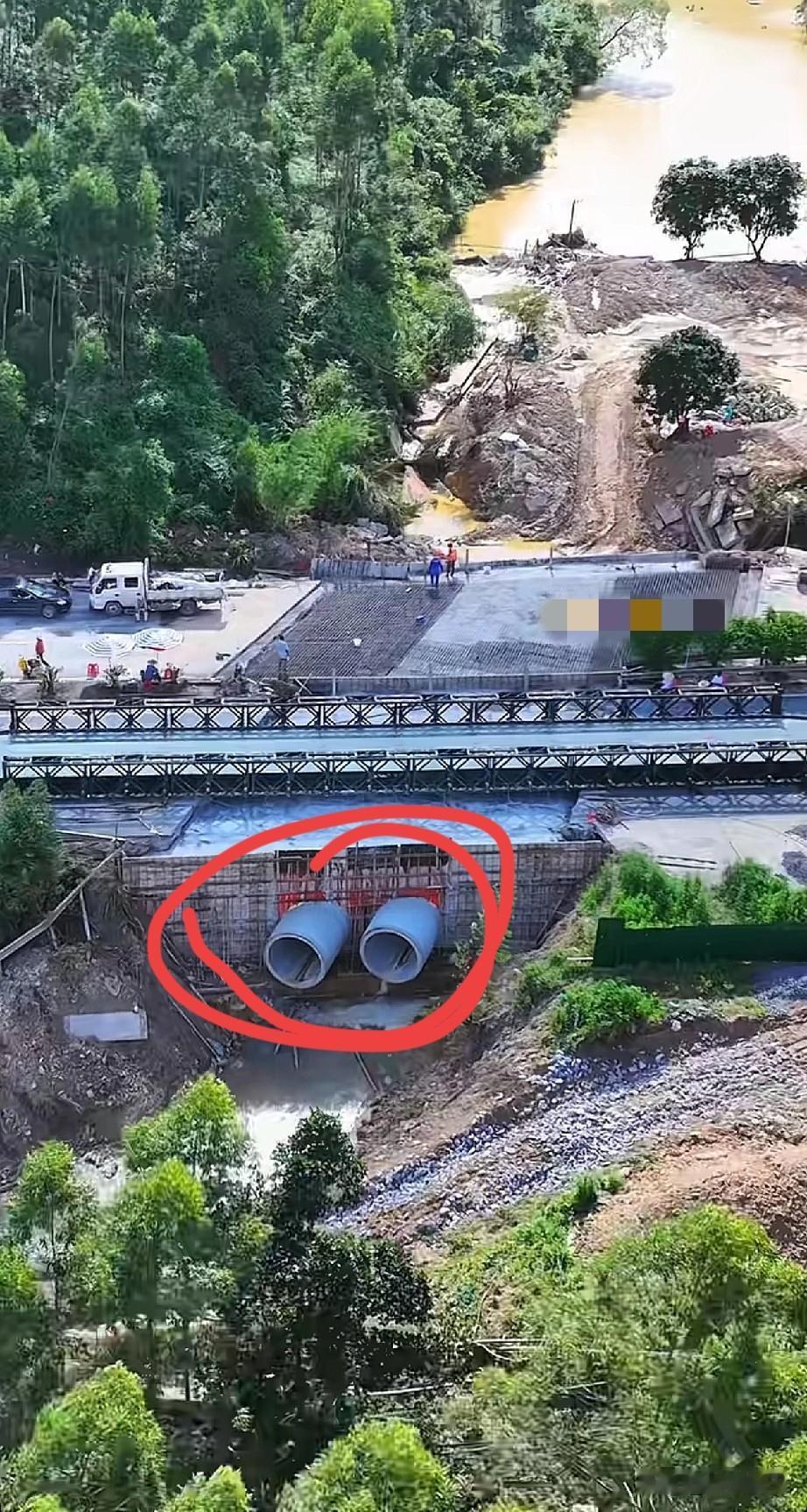 这么大的小河，居然才留这么小的大洞？ 

你也别急着说，他们比我们更专业！

要