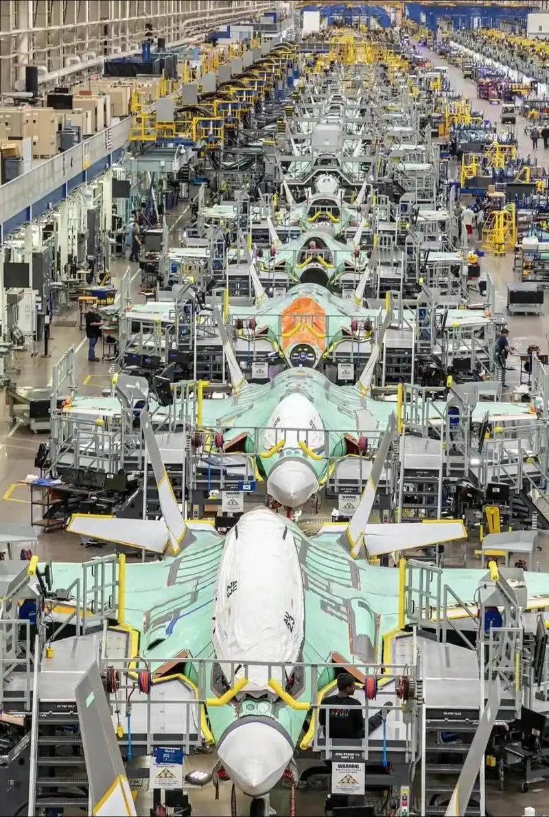 北京的清算开始了！特朗普前脚签下111亿美元军售令，北京后脚冻结了波音、诺斯罗普