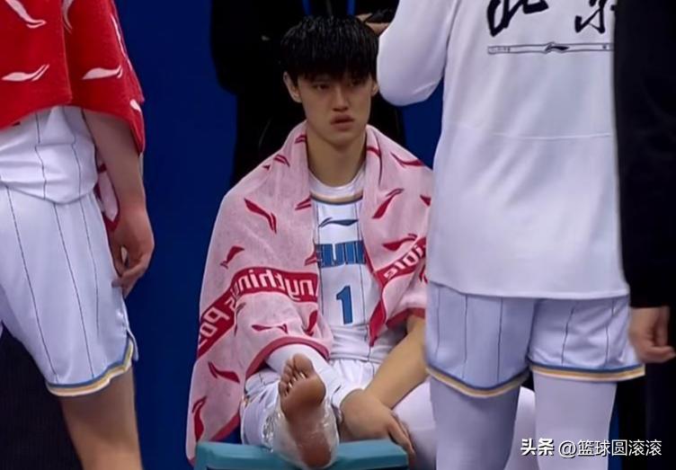 💔太可惜了！曾凡博若不伤，本可在NBA闯出一片天？
 
北京首钢的曾凡博，又一