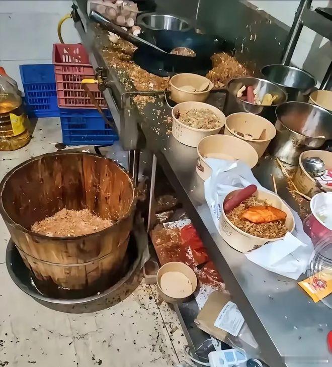 取完餐外卖员差点吐了 平台不如拿出点收益来奖励骑手举报卫生不达标的商家既保障食品