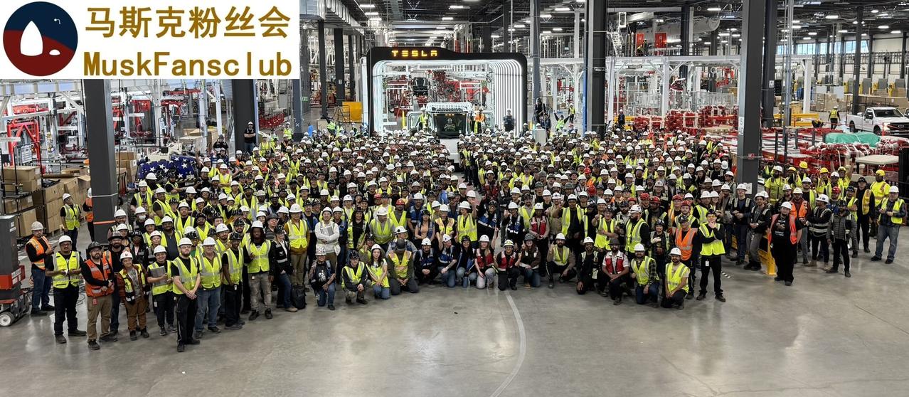 特斯拉电动卡车semi，
已经开始量产下线。