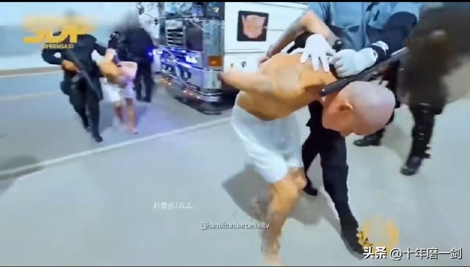 这些画面上是什么犯罪，是在东南亚的诈骗犯，被押解回国是吗？当然不是哦，这是中美洲