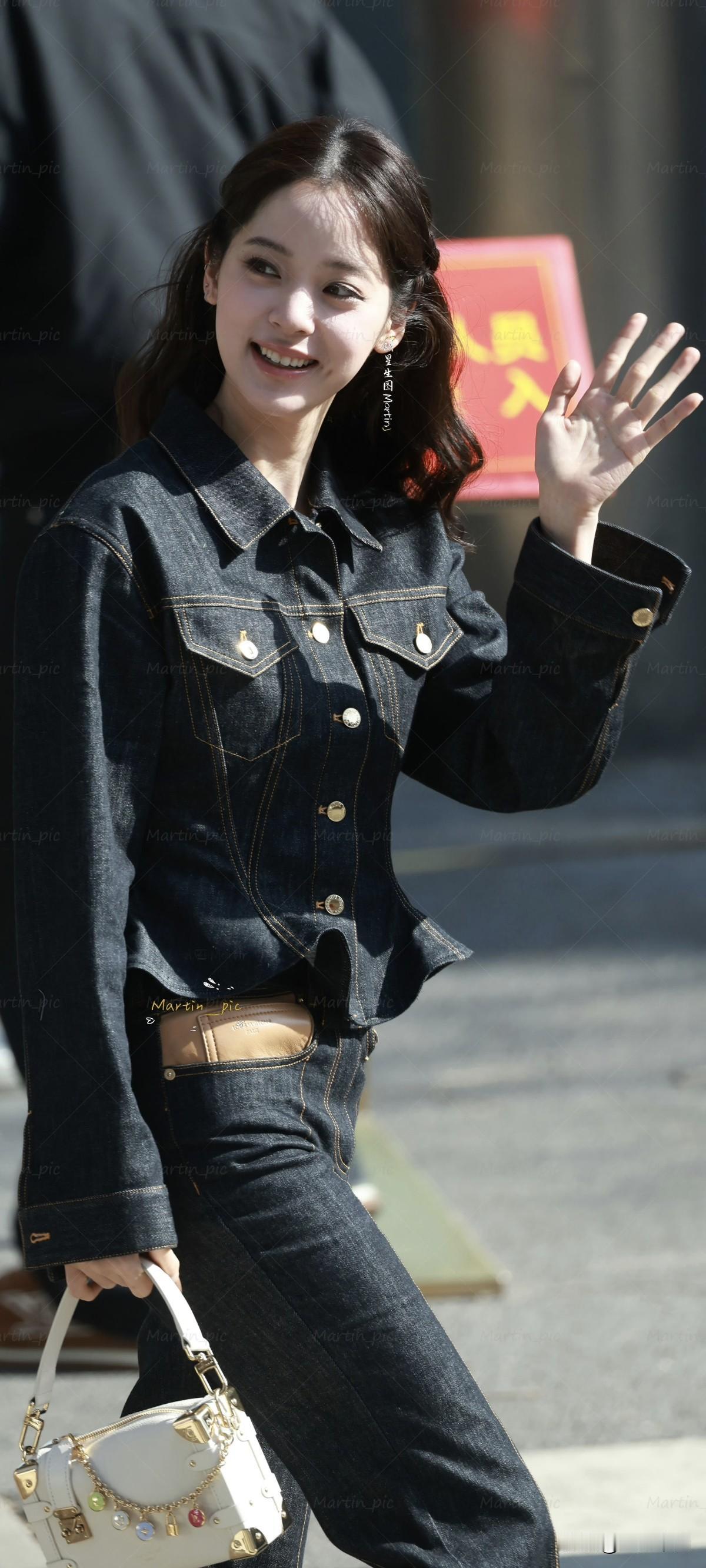 260214春晚彩排上班生图掉落~
全身牛仔太美啦[哇]