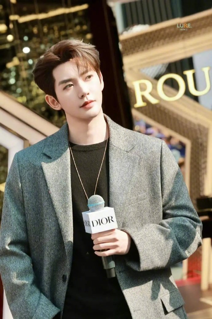 邓为今天线下活动状态，来看看怎么样？ 