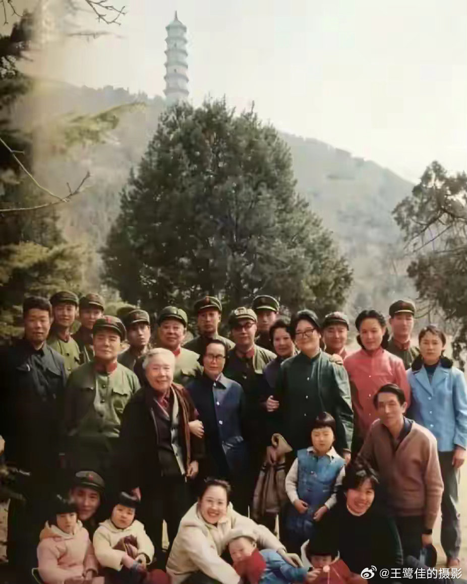 摄影人  窗外的景色。（图片来自网络分享）人生是一段来了又走的旅程，有喜有悲才是