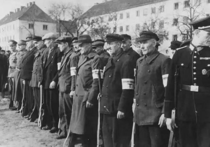 1945年4月，250万苏军围攻柏林。十几天后，柏林战役结束。
柏林不仅是德国的
