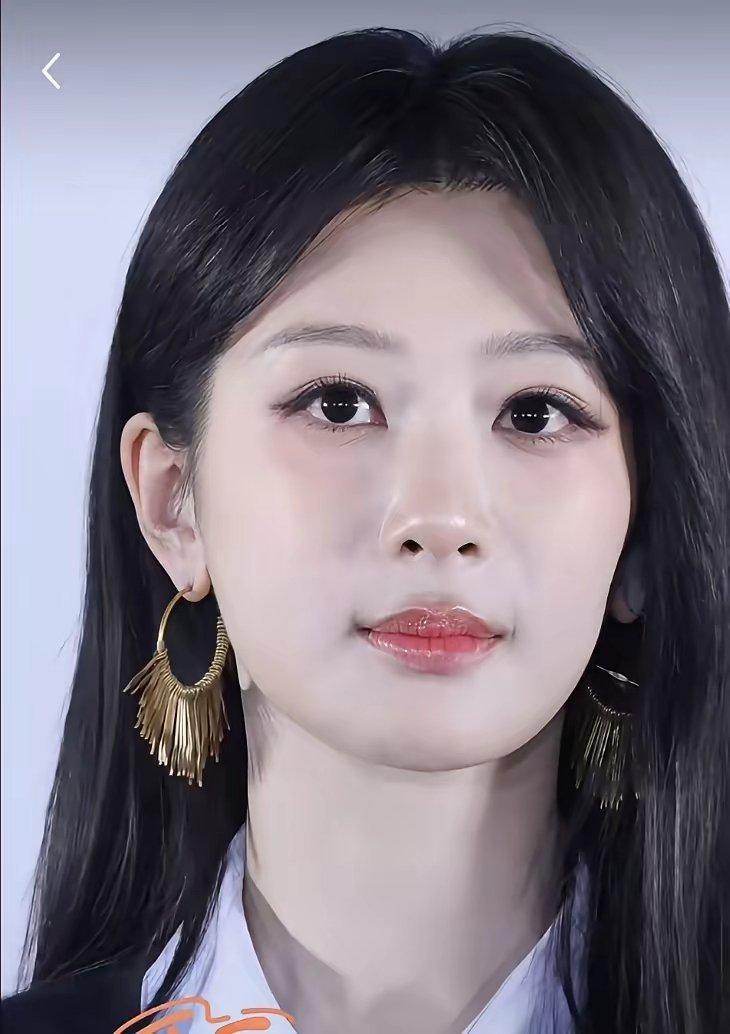 原来杨紫这次的妆容是金鹤龙画的，怪不得有种似曾相识的感觉呢虽然说这位化妆师挺有名