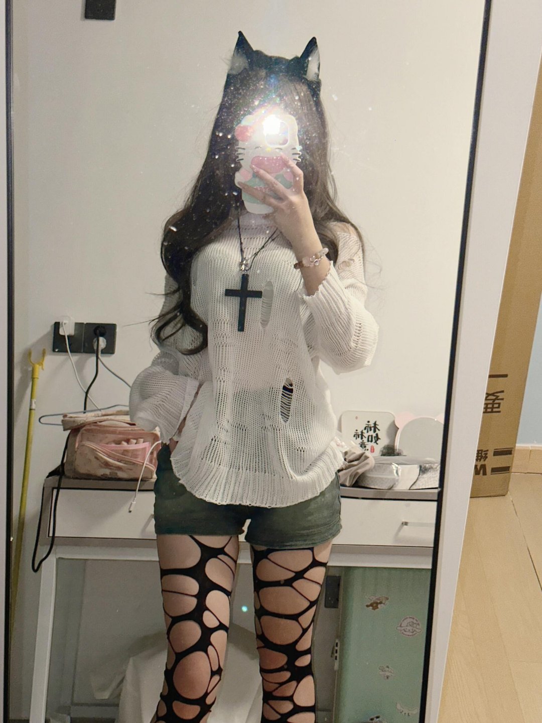 好看是好看，但是总感觉穿很麻烦，找不到穿出来的出口 