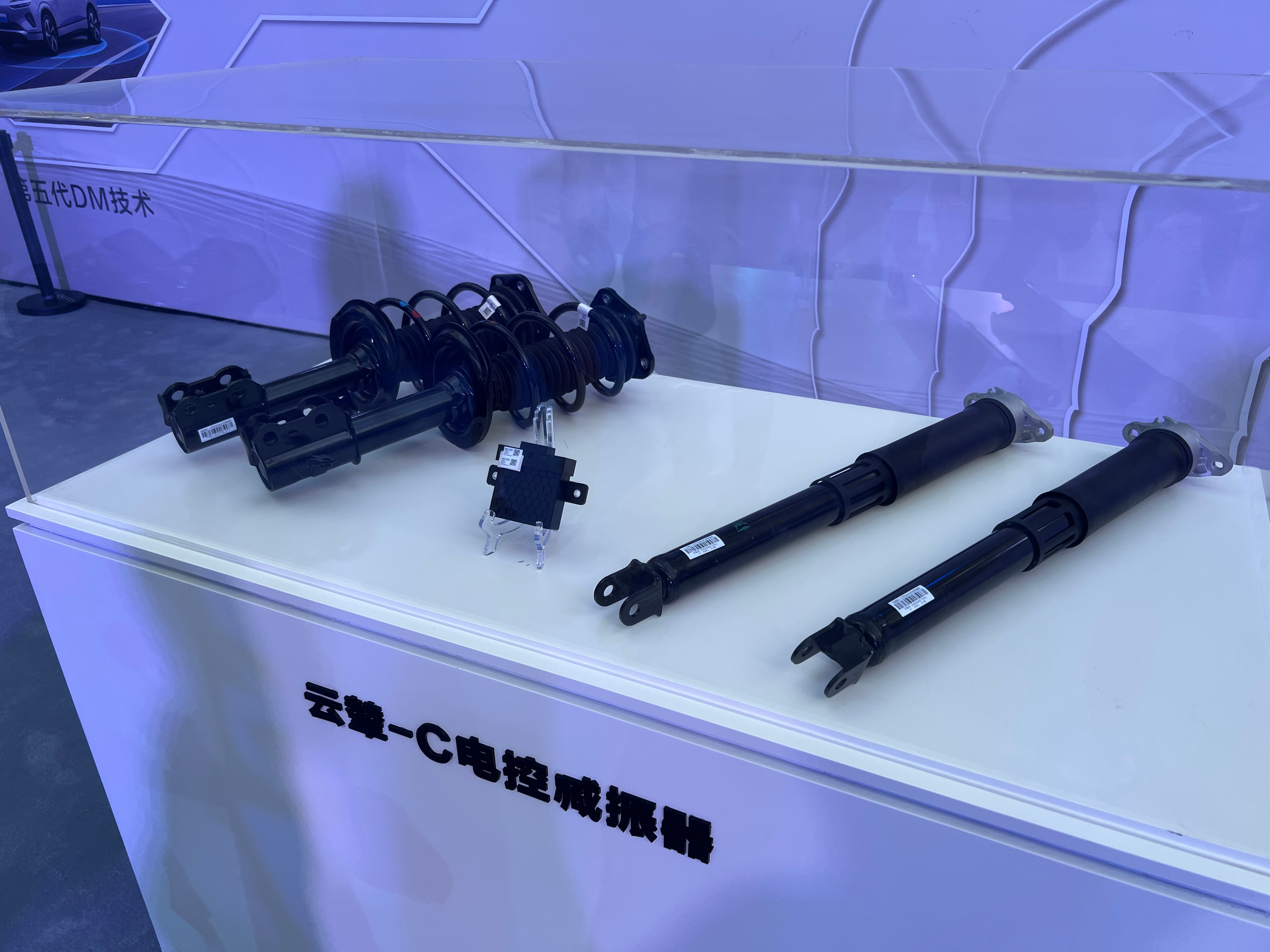 今年上海车展展出的海洋网SUV海狮06DM-i与海狮06EV终于上市了！ 先看上