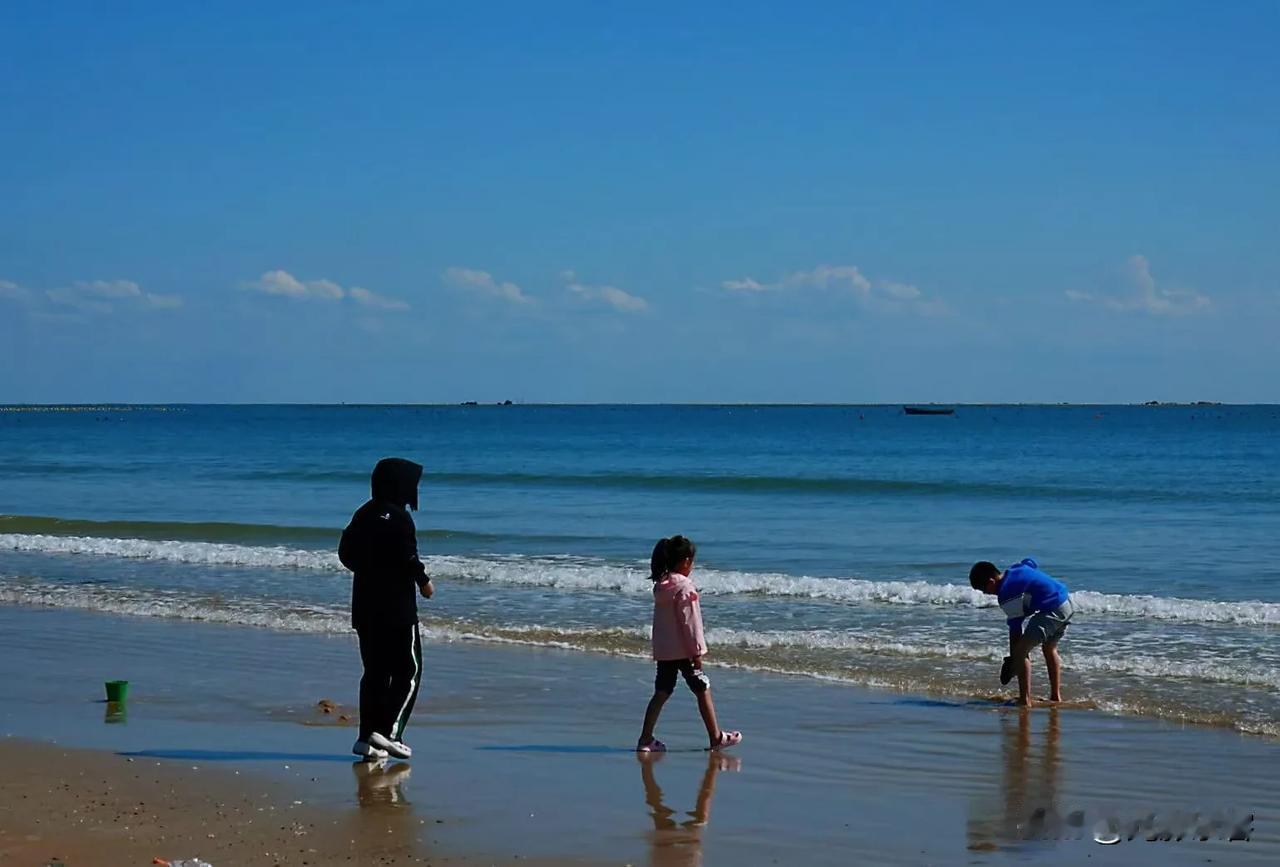 喜欢大海的蔚蓝《原创》
大海的蓝色非常梦幻，这种蓝色除大海其他地方看不到，尤其是