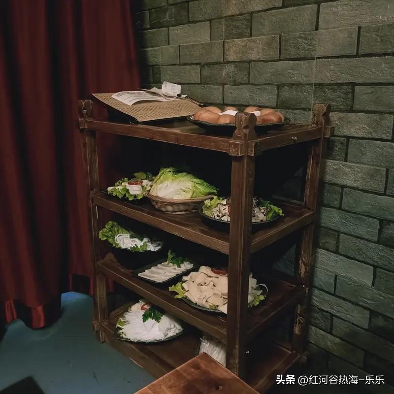 中年破产也没那么恐怖。
只要能拉的下来脸，日子也能过下去。
身边一个朋友创业失败