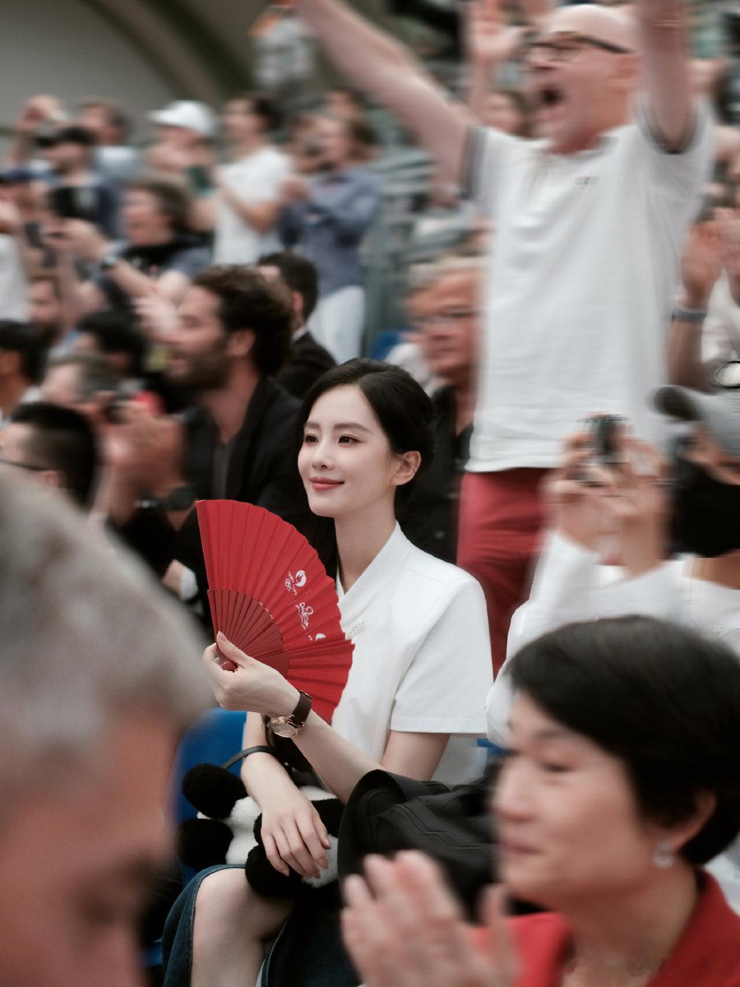 #刘诗诗拿捏中式松弛的优雅#刘诗诗要不要这么惊艳我啊，她的美可以说是非常戳我的，