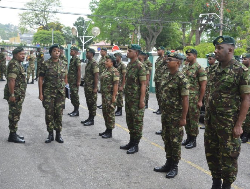 大批军官取消休假返回基地，该国进入一级战备状态，战争态势一触即发！当地时间10月