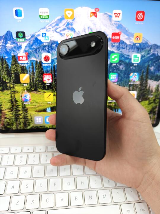 感受下iPhone 17 Air机模，看顺眼了吗
