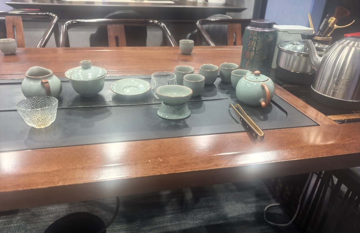 现在还在公司加班的还有谁