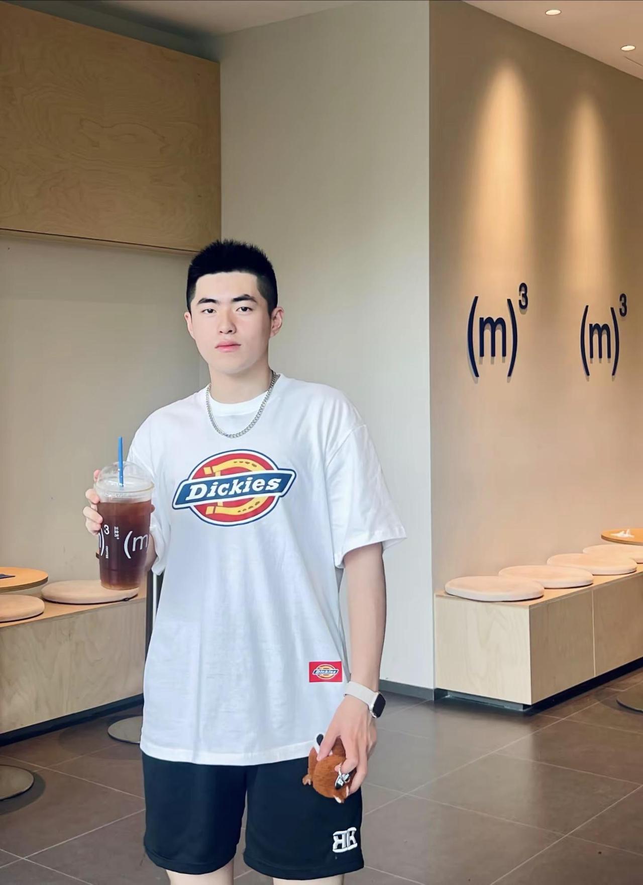 发发发呆呆ටᆼට 男大ootd 美式口粮t