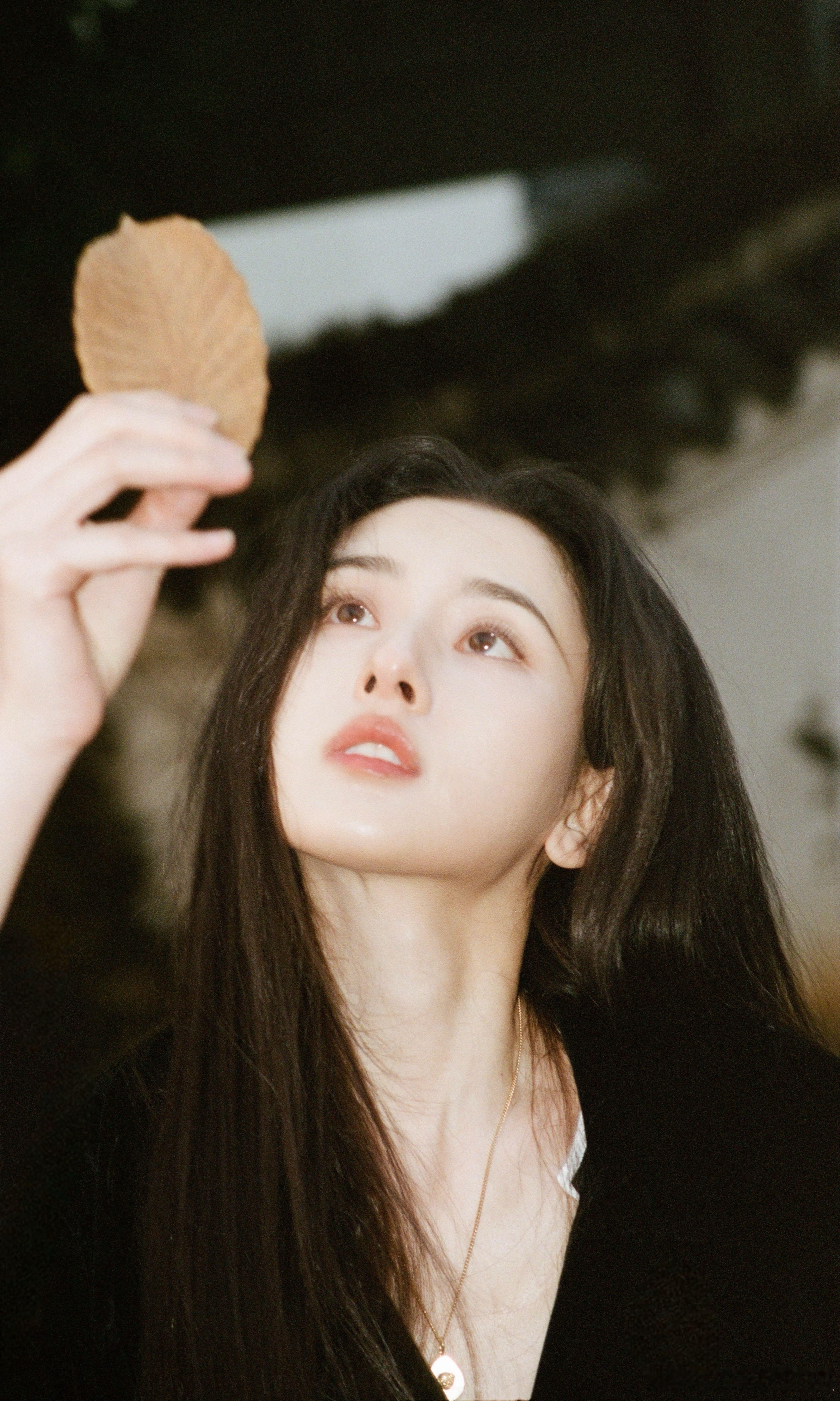 此女……拍照真不用找角度～🙊 