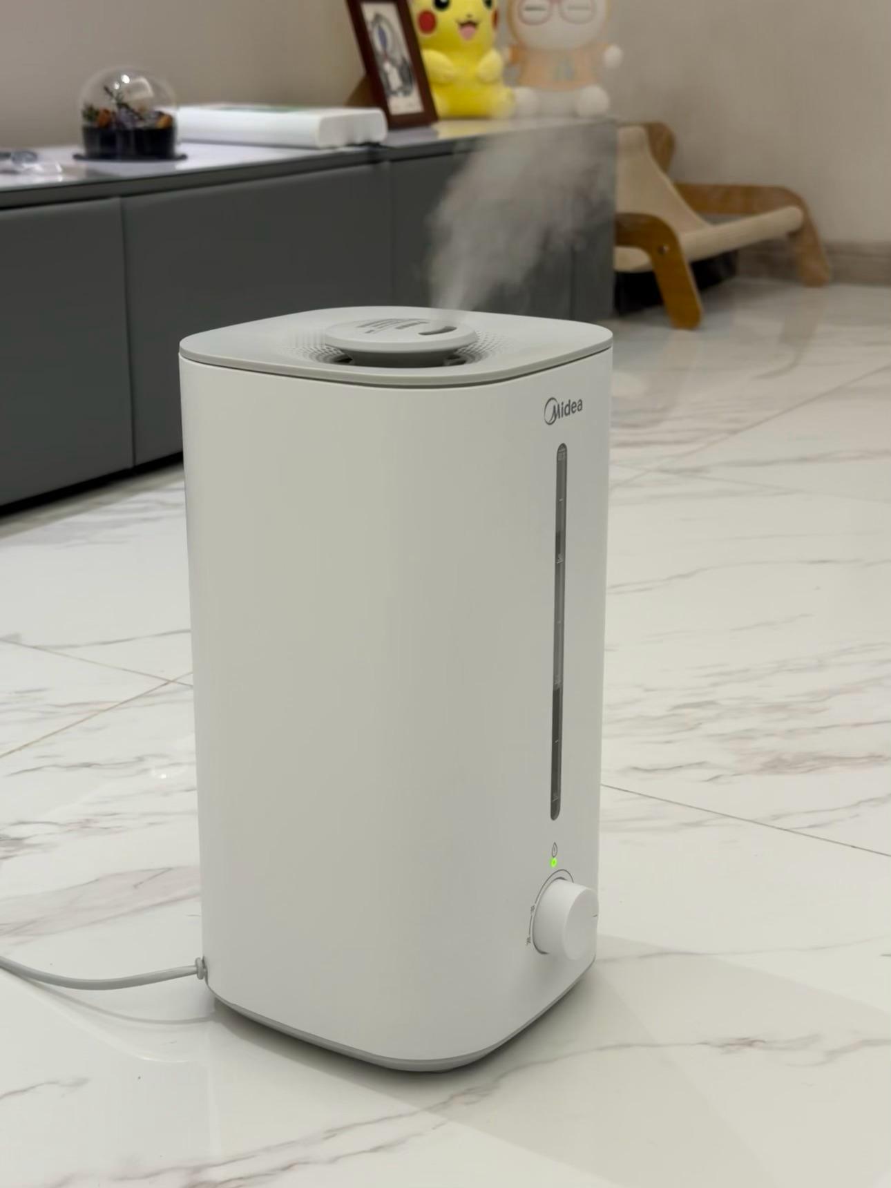 把加湿器一直开着就能解决冬天被电和睡觉被干醒的问题 