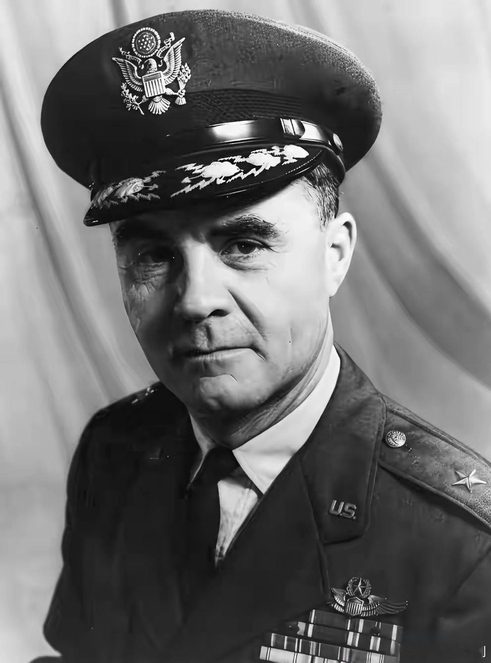 日方需给中方一个交代这位老人就是驾驶轰炸机在广岛投下原子弹“小男孩”的美国王牌飞