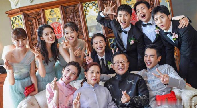  ​原来张若昀父母都没来参加儿子和唐艺昕的婚礼，张若昀的原生家庭也挺心酸的…… 