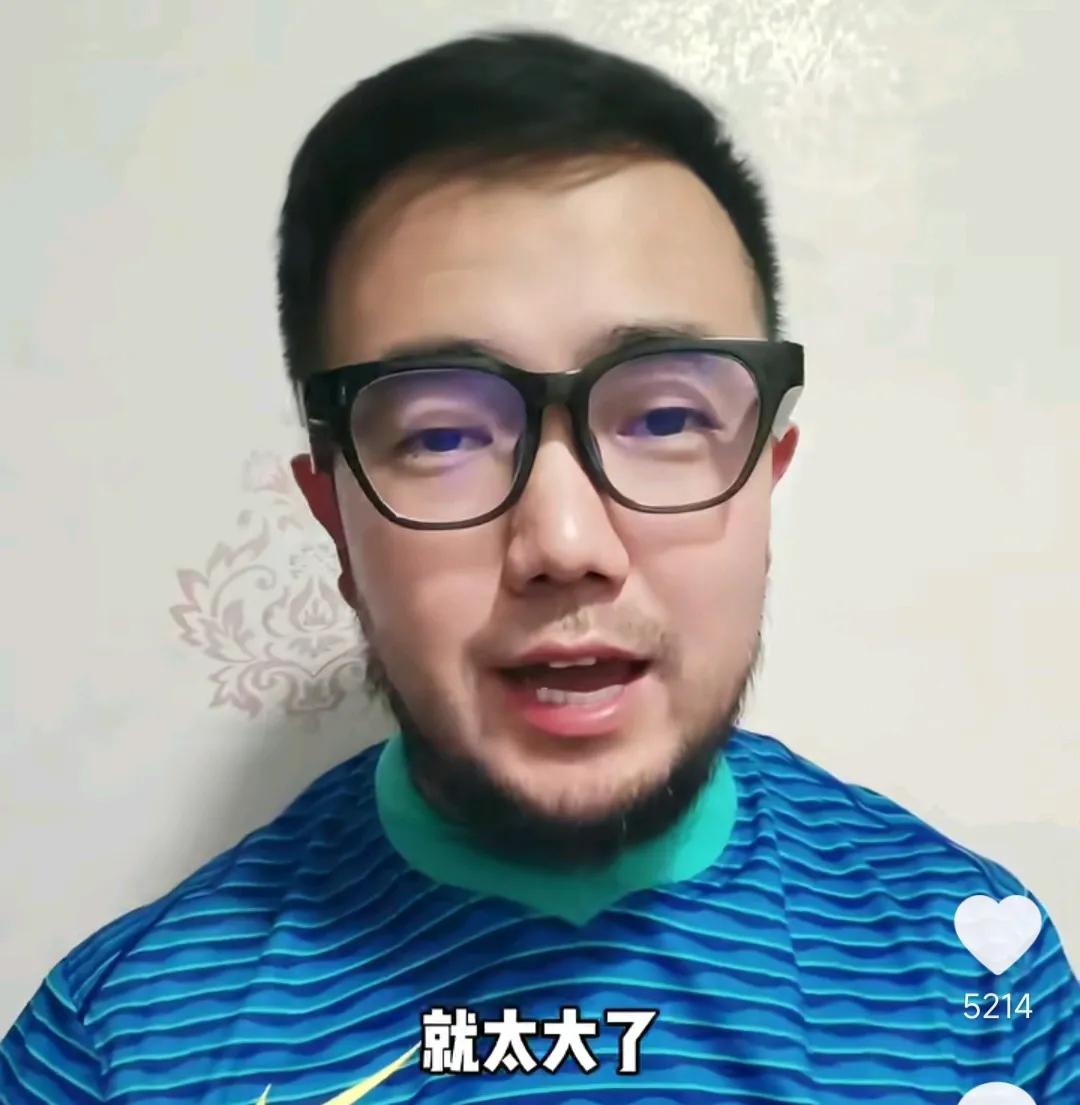 潘伟力表示，明年世界杯他最不看好法国队能夺冠。
潘伟力在直播间也说出了他的看法。