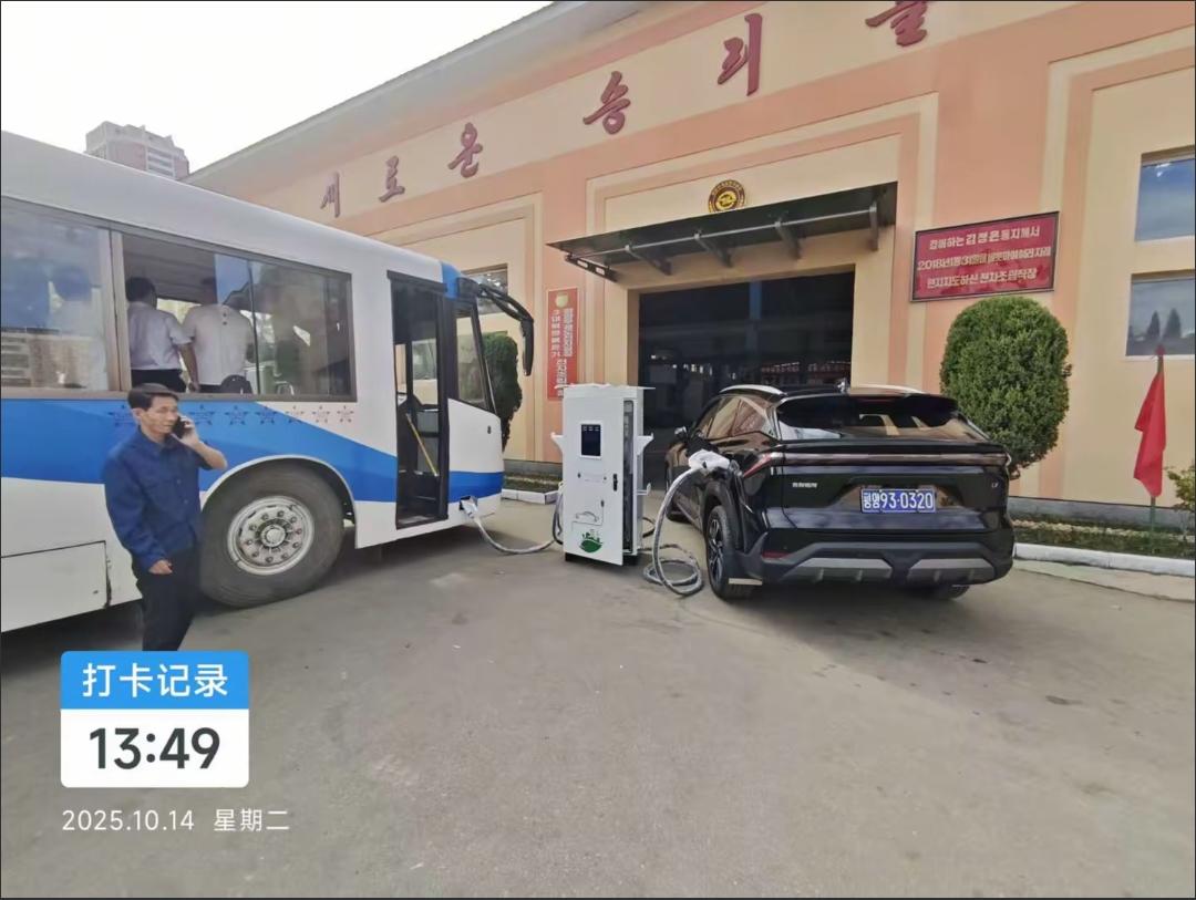 朝鲜的汽车充电站！

朝鲜近几年也从中国进口了大量的新能源汽车，这些汽车都有充电