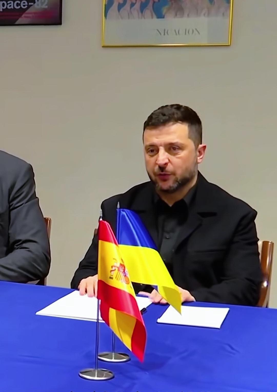 泽连斯基现在气急攻心，红军城快丢了，库皮扬斯克也快丟了，最近俄罗斯军队向乌克兰发