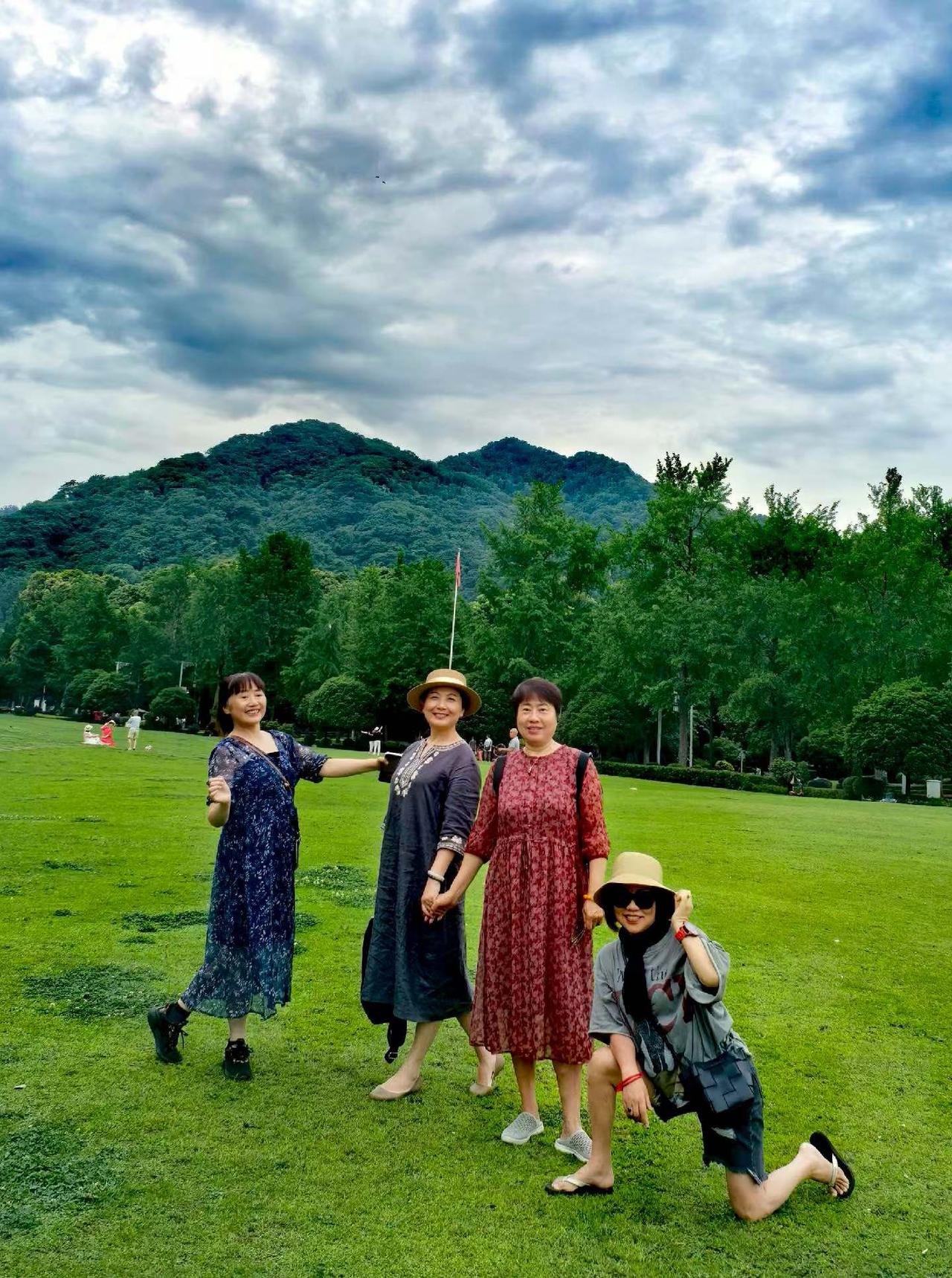 女人太强势是不是不好，这事儿得分情况看。哪个女人不想小鸟依人啊，


可现实不允