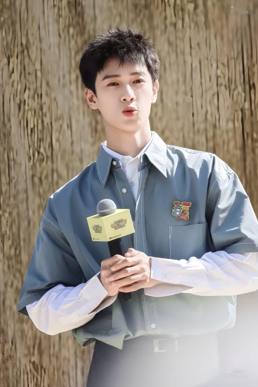 李昀锐连续两天没有保住衣服这个李昀锐有点可爱了，在好六两天没保住衣服，游戏这么难