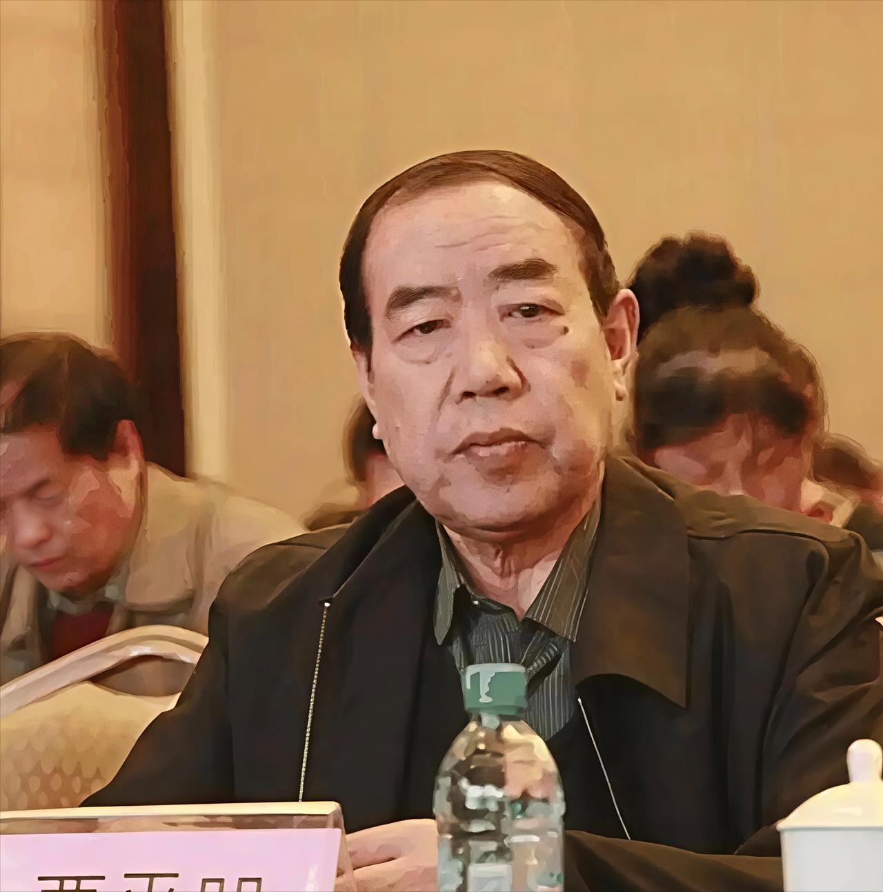 贾平凹估计要害怕了不因为别的，就因为贾浅浅被撤销资格这件事，现在多少双眼睛在盯着