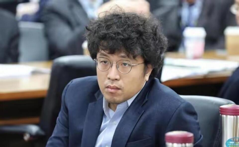 “台独”分子沈伯洋被依法通缉，其居住地址已被锁定！民进党当局与其沉瀣一气，其所谓