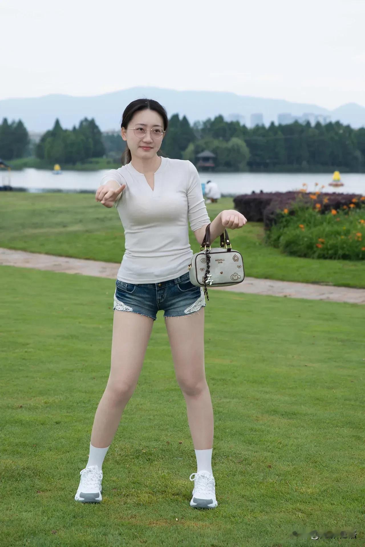 绿野仙踪里，笑语盈盈处。