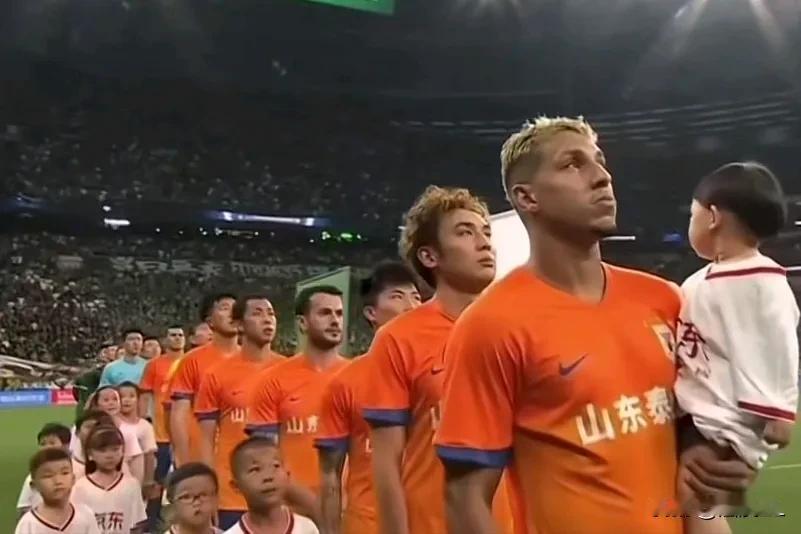 山东泰山近两个赛季真够倒霉的！
  上赛季郝、金、孙三人把球队折腾个半死，好在崔