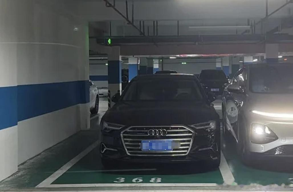 看到这个笑了自从有了离人泊车之后 对于那种 死活贴着你停车的人不能惯着 ​​​