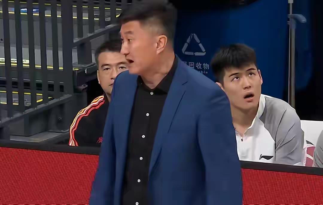 今晚19.35cba常规赛有两场比赛值得关注，一场是广东队主场迎战浙江队，另一场