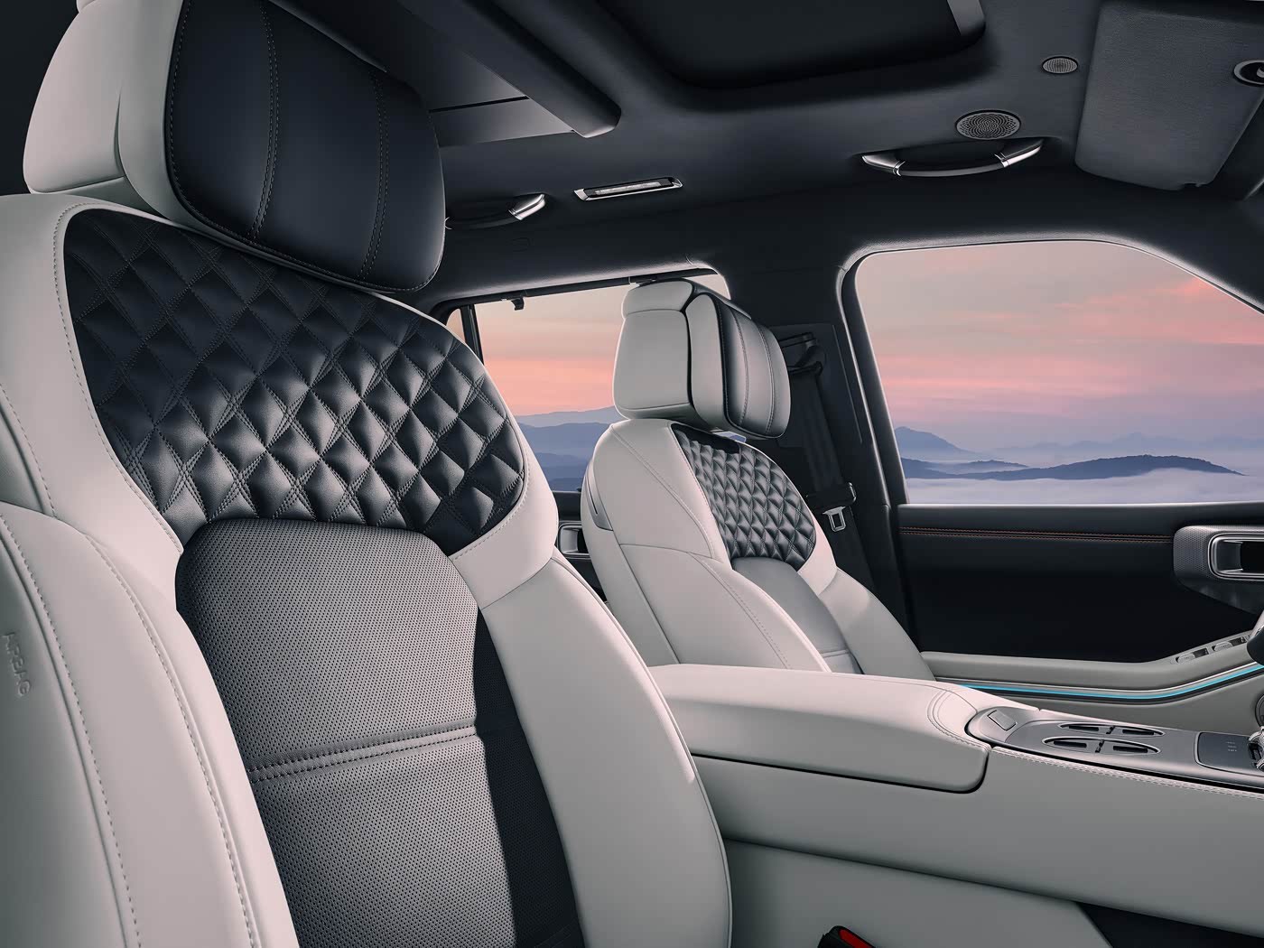 坦克700 Hi4-Z内饰官图发布...1：没有副驾大屏幕，环抱式设计2：后排座