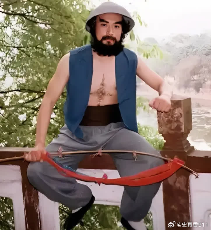 当年，“沙和尚”闫怀礼临终前想见师徒三人，第二天六小龄童就赶到了，闫怀礼精神好了