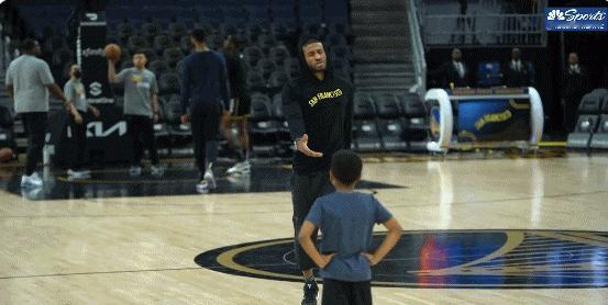 小DJ和小佩顿场内嬉戏[好喜欢]#金州勇士[超话]##步行者vs勇士# ​​​