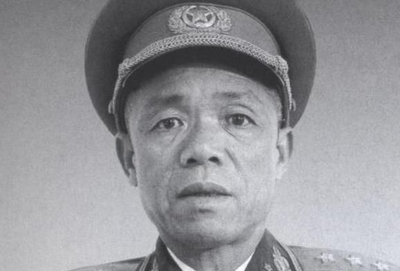 标题：一开国上将临终吐苦水，死后坚决不葬入八宝山，只因不想见到一人
1986年，