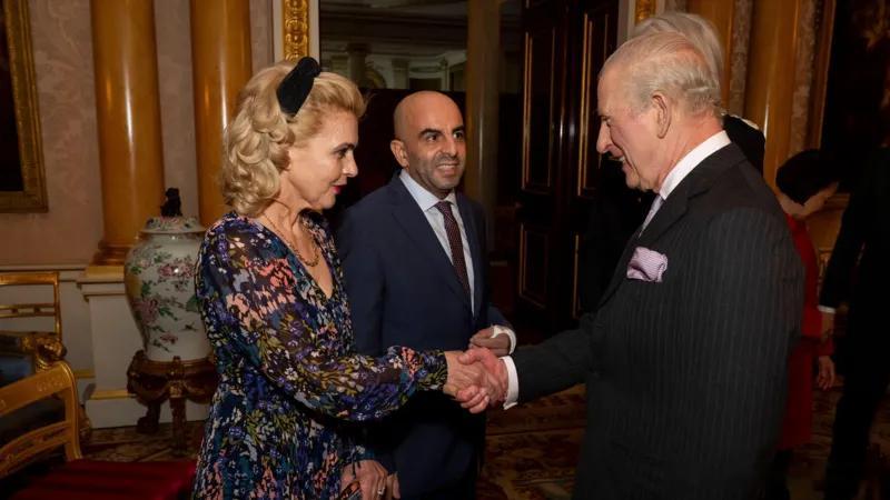 查尔斯三世国王 【news】查尔斯国王会见了一群在上个月亨廷顿火车-持-刀-袭-