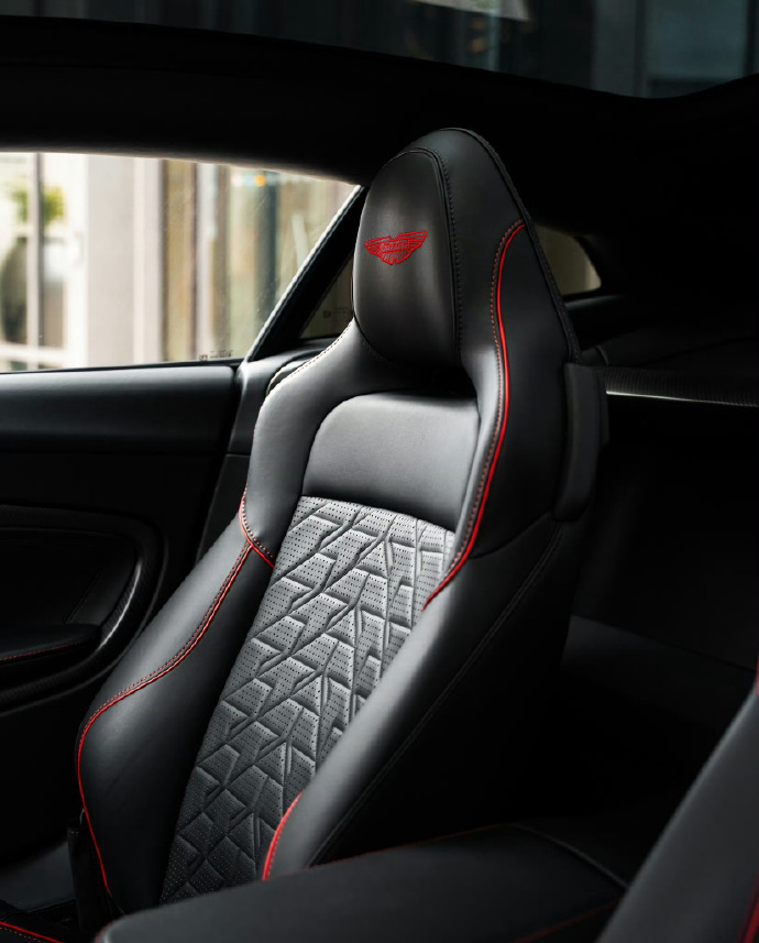 旗舰超跑气场拉满✨345km/h 极速 + 碳纤维车身每一处细节都在诠释顶级奢华