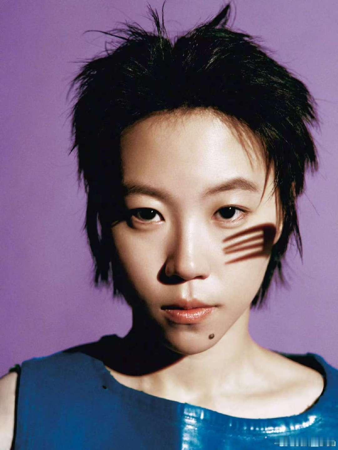 歌手补位窦靖童第四歌手2026窦靖童月度决赛舞台松弛又有力量，第四名成绩见证独特
