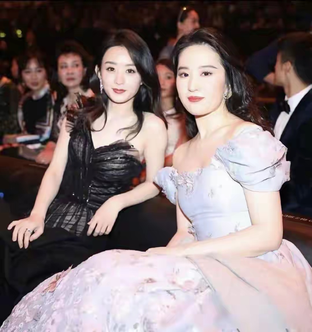刘亦菲和彭冠英恋情假‼️真相大白后，刘亦菲现状曝光，原来她和赵丽颖是一路人 