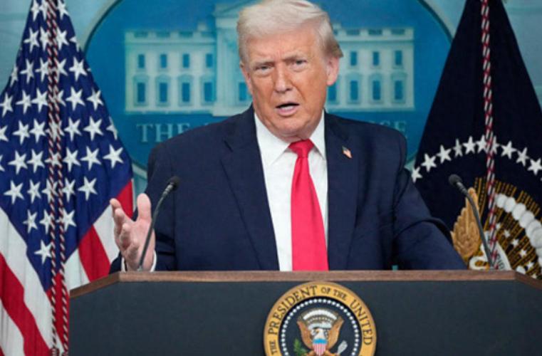 特朗普曾经在采访时表示：如果中方武统台湾，那么美国将会毫不犹豫的对北京进行轰炸，